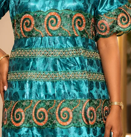 Détail de broderie émeraude et orange